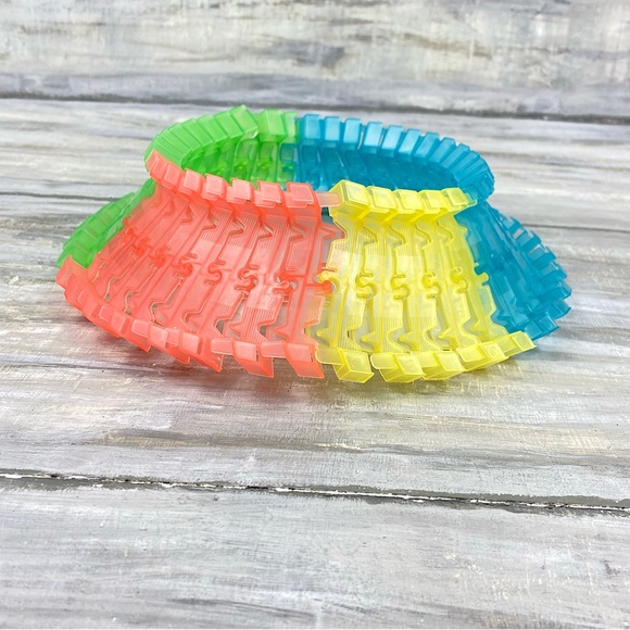 Magic Tracks Glow In The Dark Magical Neon Glow Twister Track Pieces Toy Set - Picture 4 of 8